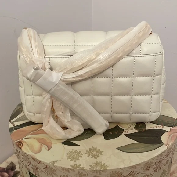 Michael Kors Handbag - Picture 4 of 9